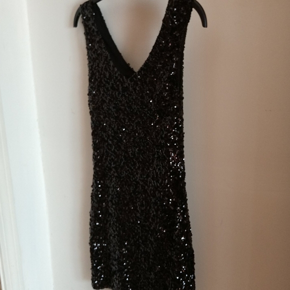 GG Stretch Sequined VNeck Tunic Style Sheath Dress NWOT - Picture 2 of 4